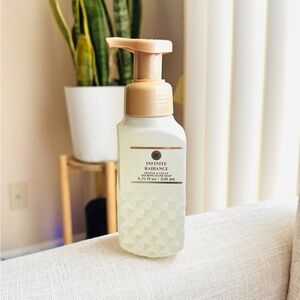 Bath and Body Works Foaming Cleanser- Infinite Radiance Hand Soap